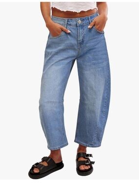 Barrel style, Wide Leg Flare Jeans in Medium fade Blue denim